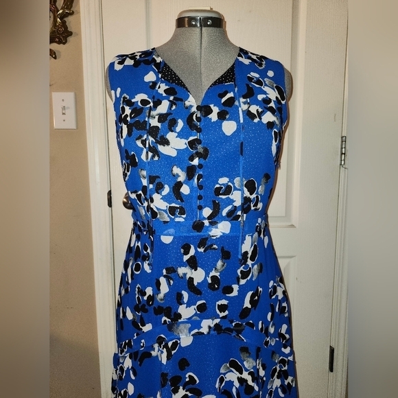 CABI Untamed Electric Blue Floral  Dress in sz medium - Picture 9 of 16